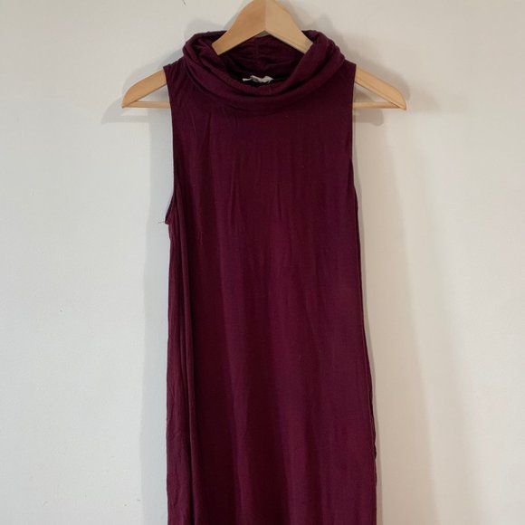 Socialite Sleeveless Turtleneck Dress - Picture 3 of 3